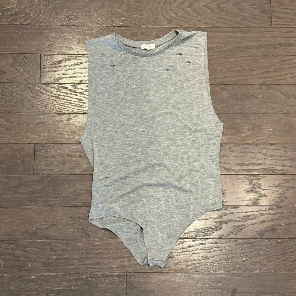 Honey Punch Womens Distressed Muscle Tank‎ Bodysuit Heather Grey Sleeveless M